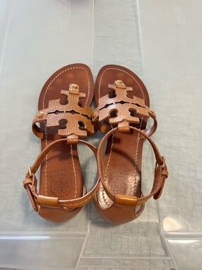 Tory Burch Brown Leather T-Strap Sandals. Size 7